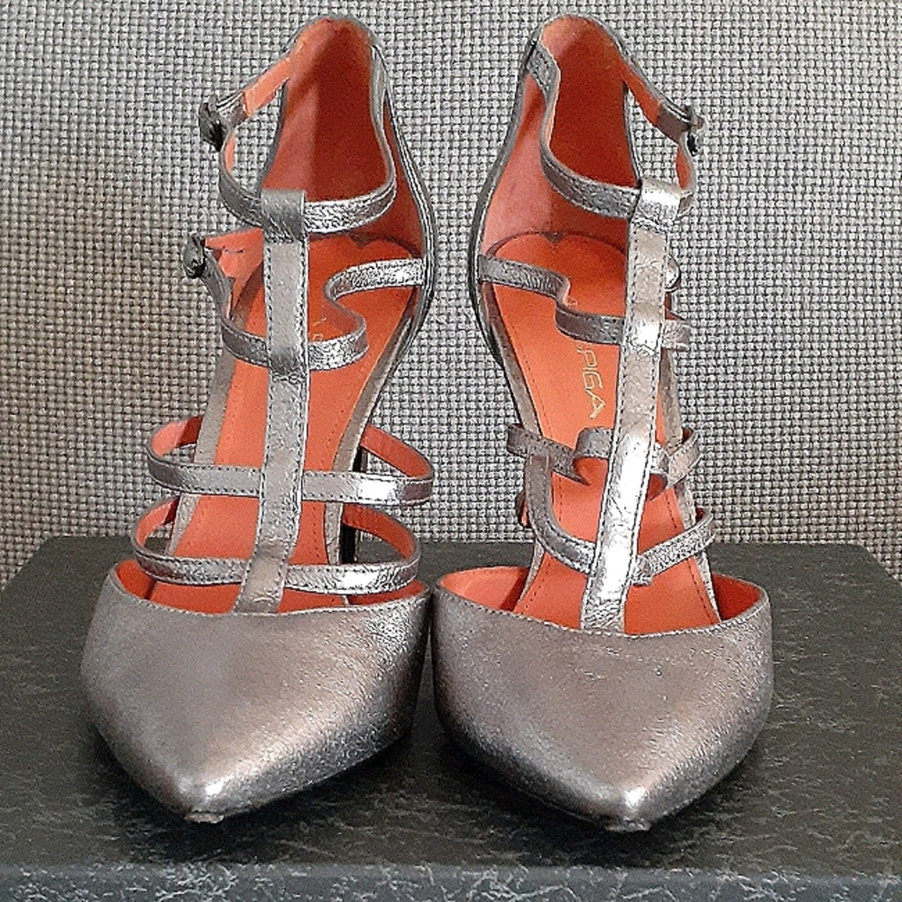 Via Spiga Pewter Strappy Heels sz. 6 1/2 M